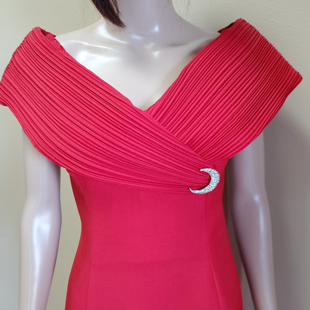 En Francais Red Off-the-shoulder Dress - Picture 2 of 8
